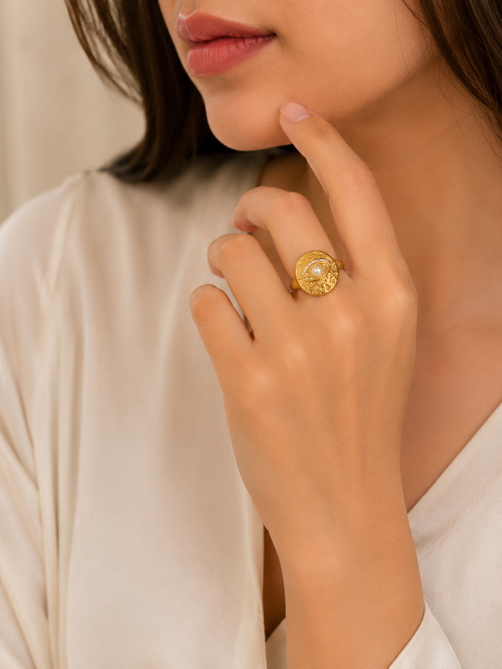 Lyna eye pearl ring